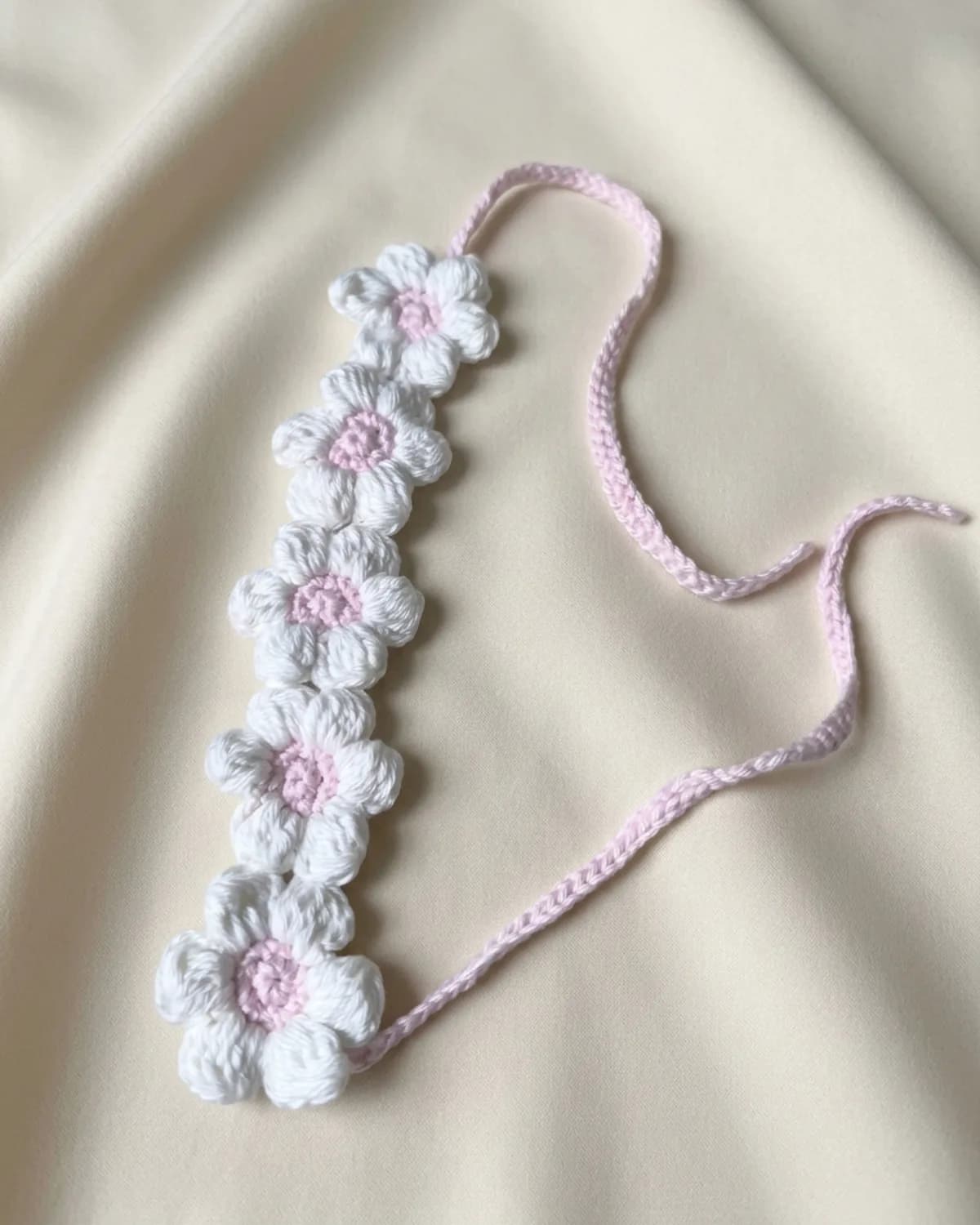 Diadema de flores de crochet — miniatura 2